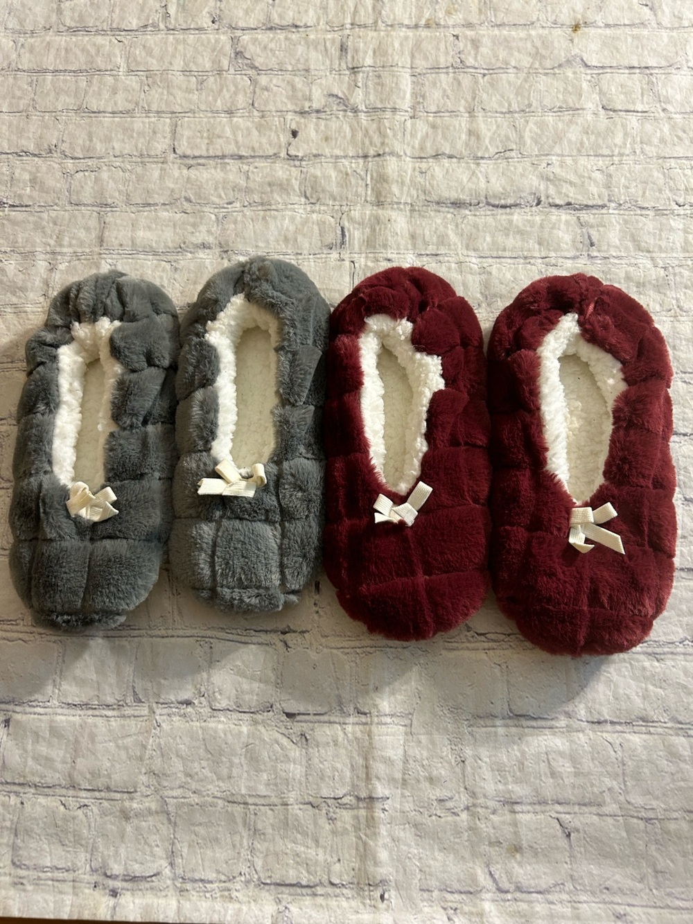 BROOKSTONE WOMEN’S COZY SLIPPER SOCKS (2) ROUNDED BALLERINA GREY & BURGUNDY L